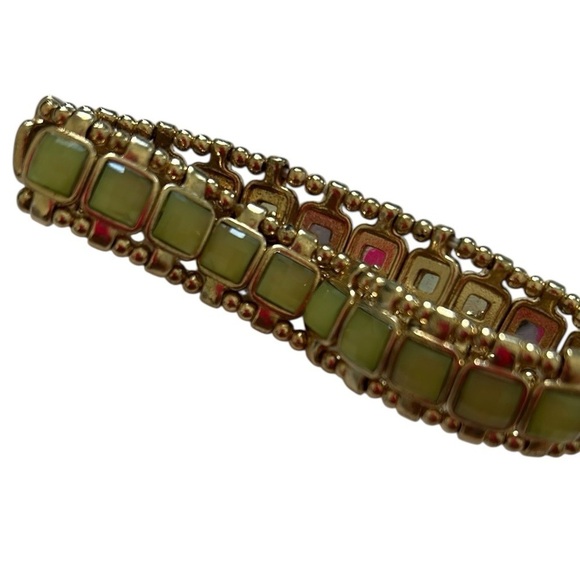 Elegant Gold and Green Bracelet - Picture 5 of 7